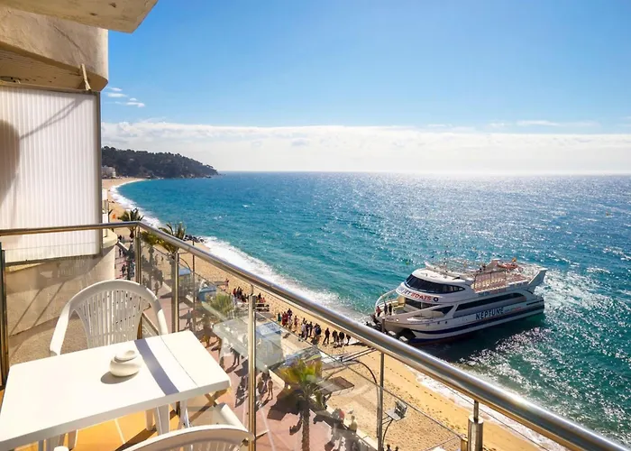 In Lloret Near Lloret يوريت دي مار